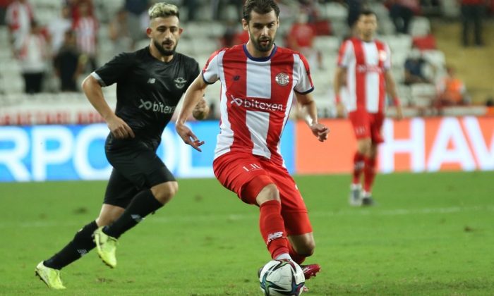 Adana Demirspor deplasmanda Antalyaspor’u 1-2 yendi