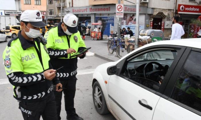 Aksaray’da yayaya yol vermeyen sürücülere ceza yağdı