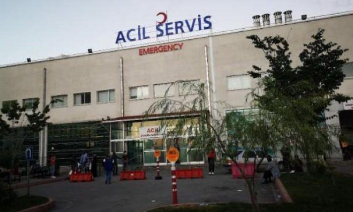 Ambulansla getirildiği hastanede 3 hemşireyi rehin aldı