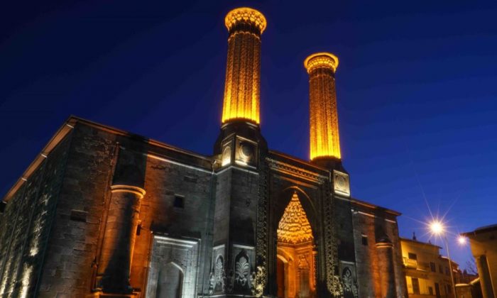 Çifte Minareli Medrese nerede? Çifte Minareli Medrese tarihi ve özellikleri