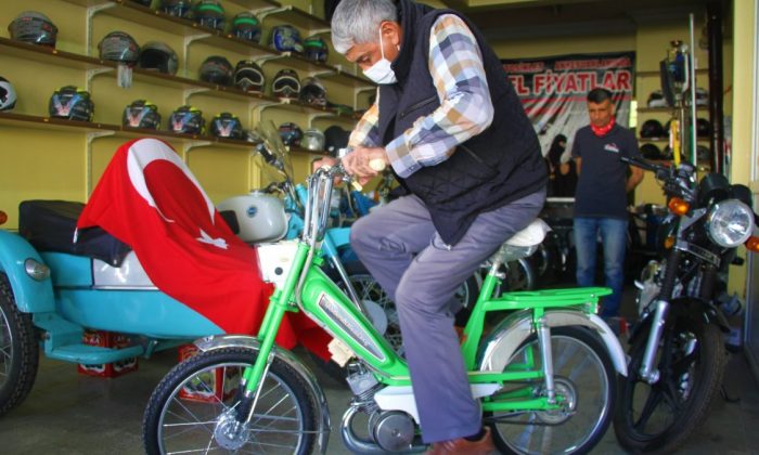 Elazığlı motosiklet ustası, 70 yıllık mobiletinden ayrılmıyor