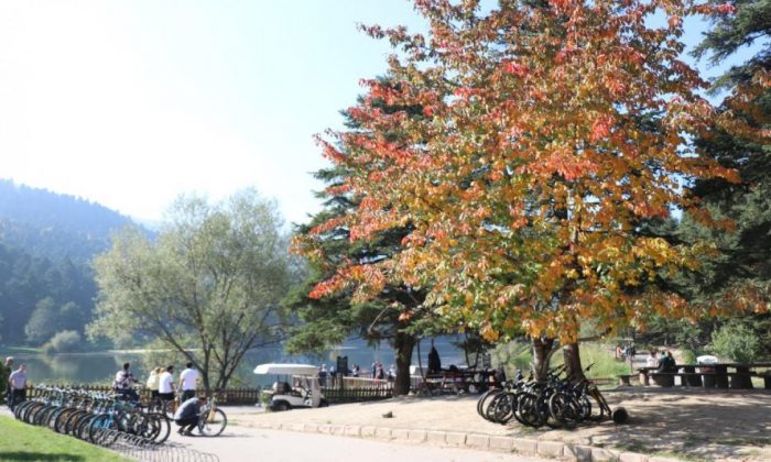 Gölcük Tabiat Parkı’na tatilci akını