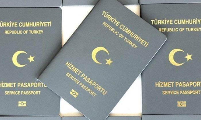 Gri pasaport skandalını fark eden diplomatlara cezaya tepki geldi