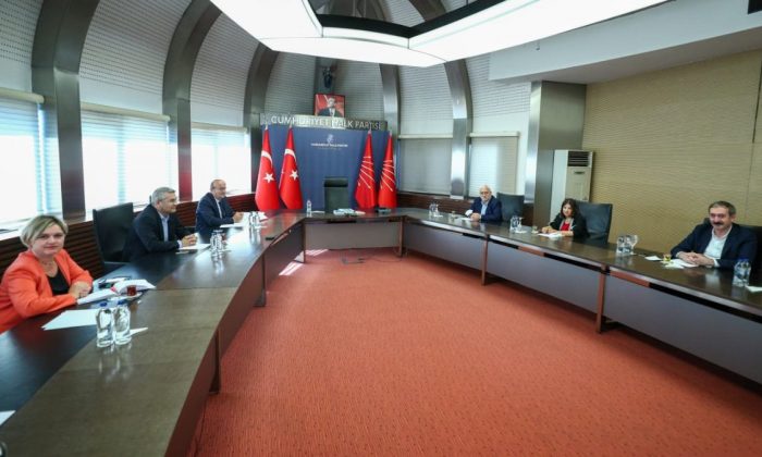 HDP heyeti, Demokrasi Tutum Belgesi’ni CHP’ye sundu