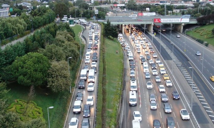 İstanbul’da trafik yoğunluğu yüzde 80’i gördü