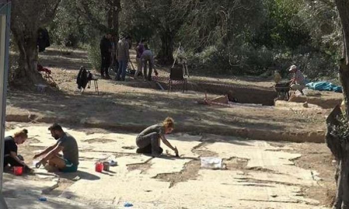 İznik’te zeytinlik alanda 2 lahit mezar daha bulundu
