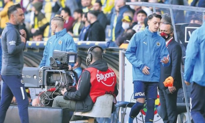 Mesut Özil’den Pereira’ya tepki