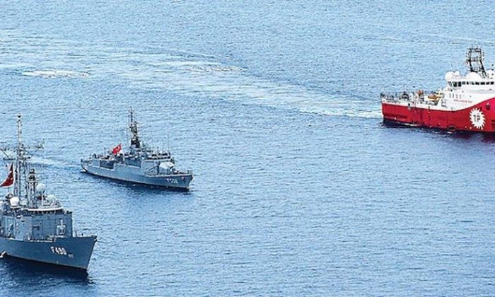 Sismik gemilerimiz limanda paslanıyor