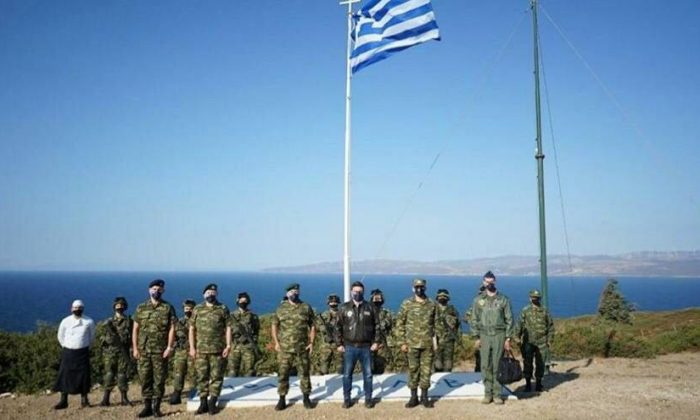 Skandal poza tepki: Tahrik değil de nedir?