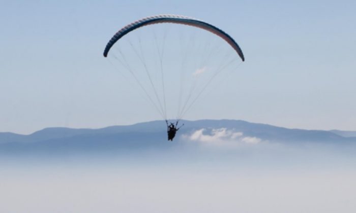 Tekirdağ’da mavi ve yeşilin tonları arasında yamaç paraşütü