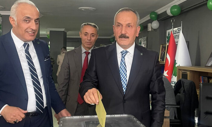 Gelecek Partisi Van 2. Olağan Kongresini gerçekleştirdi: Karabıyık güven tazeledi