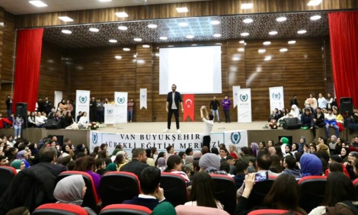 Van’da öğrencilere motivasyon eğitimi verildi