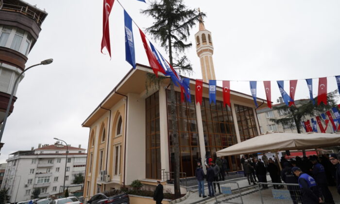 Üsküdar Gümüşsu Camii yeniden ibadete açıldı