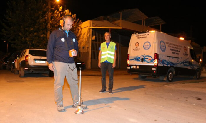 DESKİ su kaçaklarının tespiti için hassas dinleme yapıyor